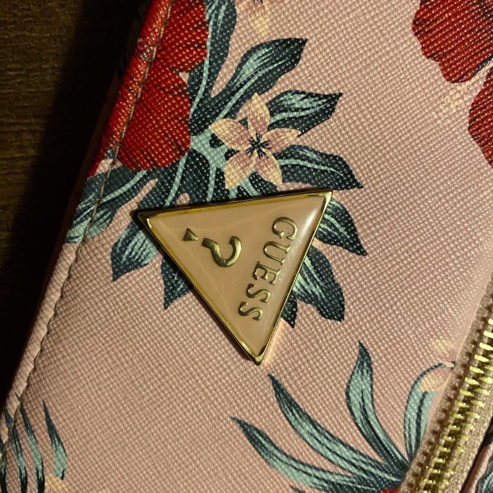 GUESS wallet